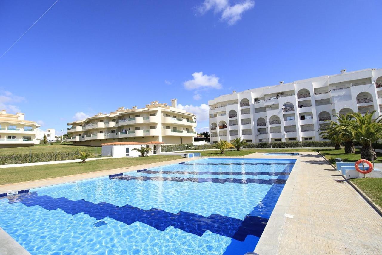 Armacao De Pera Brightness With Pool By Homing Apartment Exterior photo