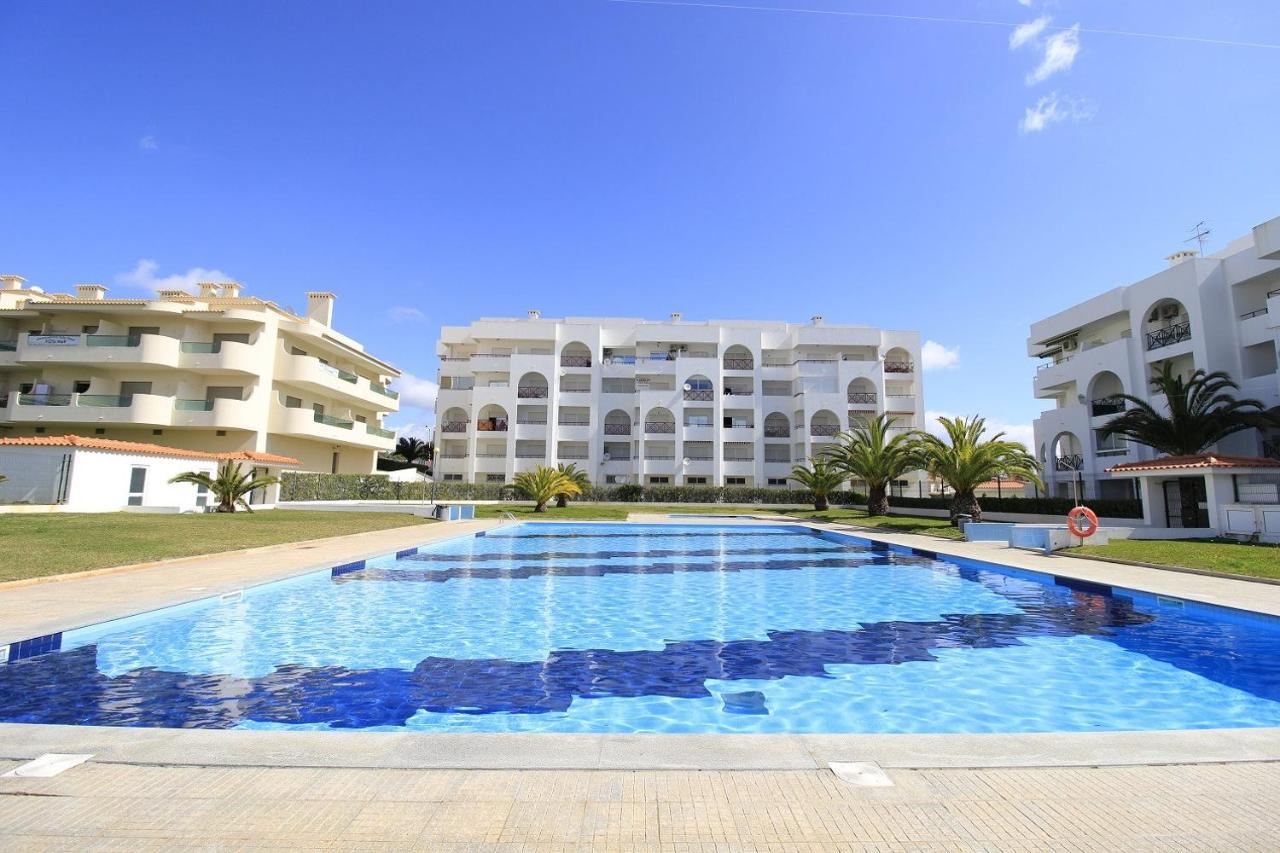Armacao De Pera Brightness With Pool By Homing Apartment Exterior photo