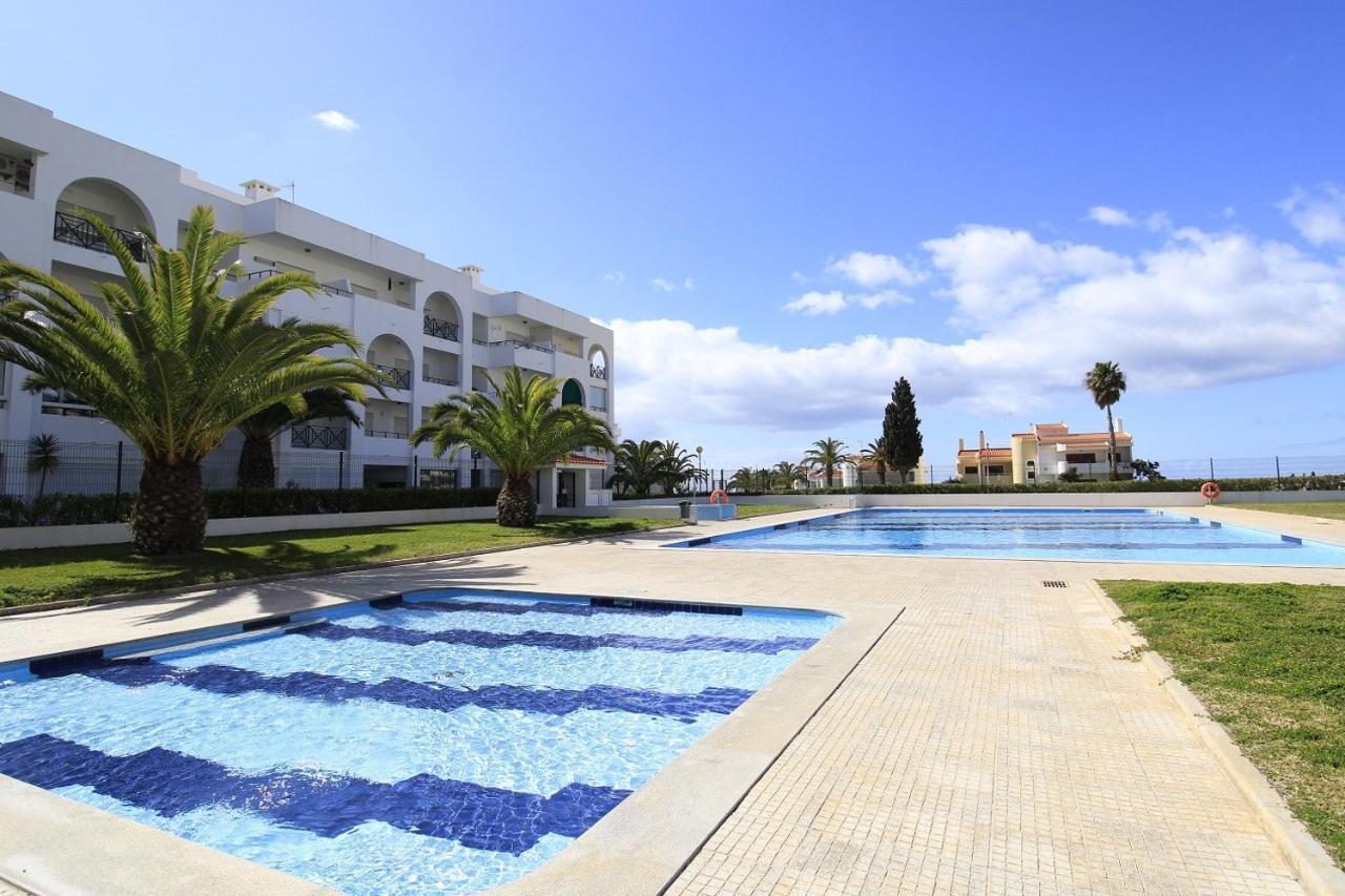 Armacao De Pera Brightness With Pool By Homing Apartment Exterior photo