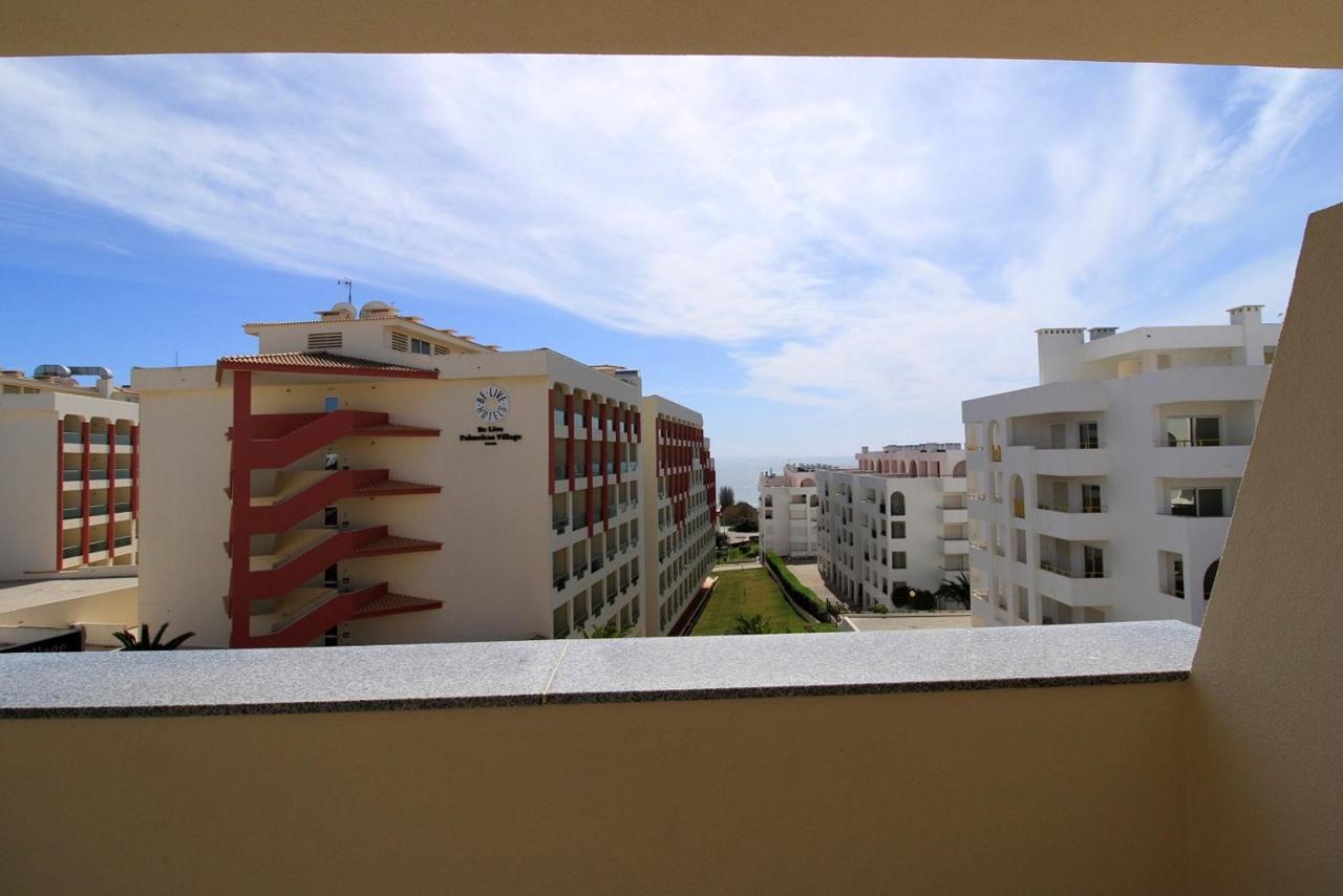 Armacao De Pera Brightness With Pool By Homing Apartment Exterior photo